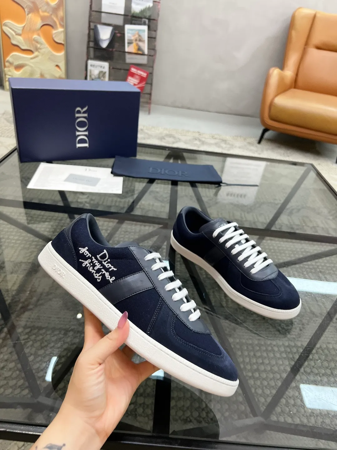 Men's Men's Shoes 💰420【New Style】🍿🍿𝐃𝐢𝐨* — Dior. Dior's new casual sneakers define your fashionable pace. They boldly use innovative technological fabrics to create a futuristic silhouette. The light and breathable mesh material, combined with the unique texture coating process, presents a refreshing visual effect, as if it is a fashion item from the future world. Whether paired with casual outfits or mixed with formal looks, the Dio* D-Sketch sneakers are effortless and add a touch of futuristic style to your overall look. From the streets to the catwalk, it is your indispensable fashion tool. The upper is made of high-tech mesh material, which is light and breathable and fits your feet like a second skin, keeping you dry and comfortable even in the hot summer. The delicate mesh structure gives the shoes a unique visual effect and displays a futuristic aesthetic. Code number: 39-44 (38, 45 customized)